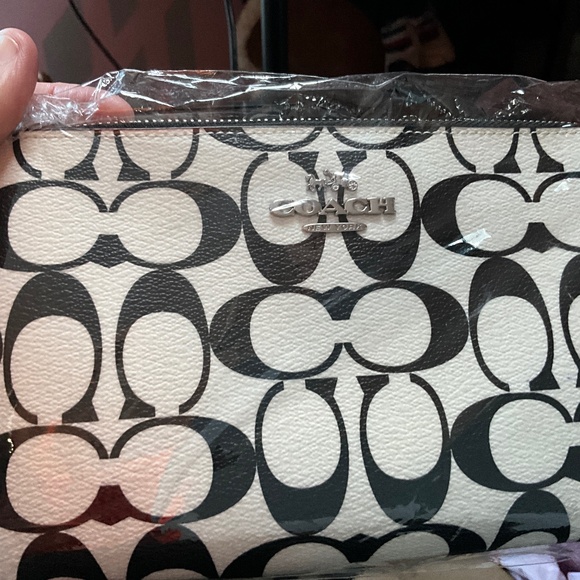 Coach wristlet bulk/white - Picture 1 of 1